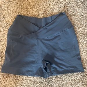 Alphalete v shorts